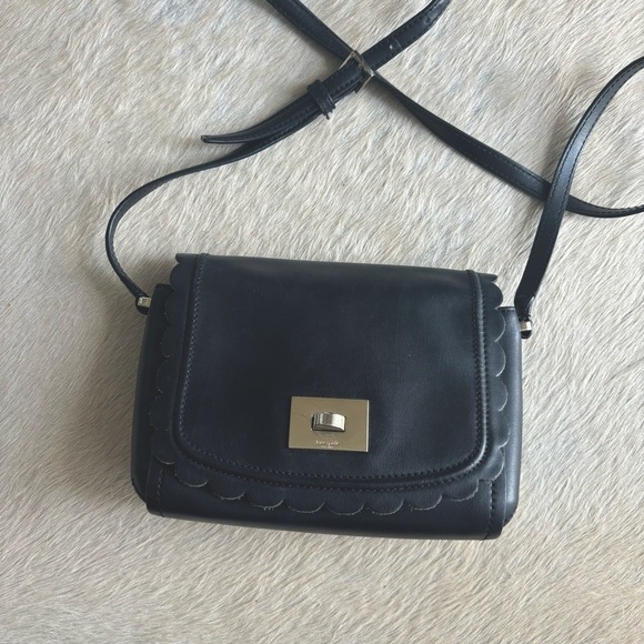 Kate Spade black/navy Jazmin Maplecourt leather crossbody with scalloped edge - Picture 1 of 12